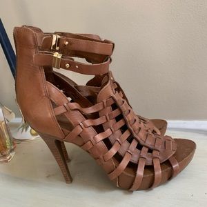 Cagey Comfy BCBG slightly preowned Sz9